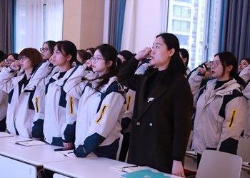 骏马奔腾开新局，逐梦前行谱华章